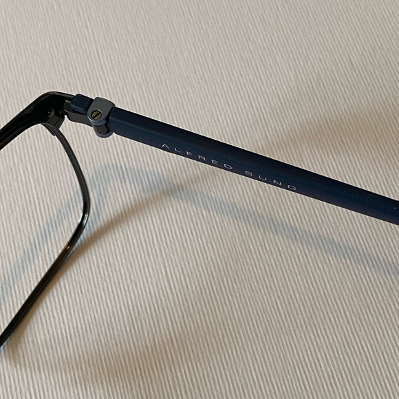 ALFRED SUNG Reading Frames - Picture 9 of 12